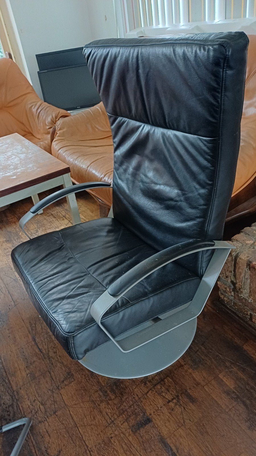Gratis af te halen zwart leren fauteuil, Ophalen
