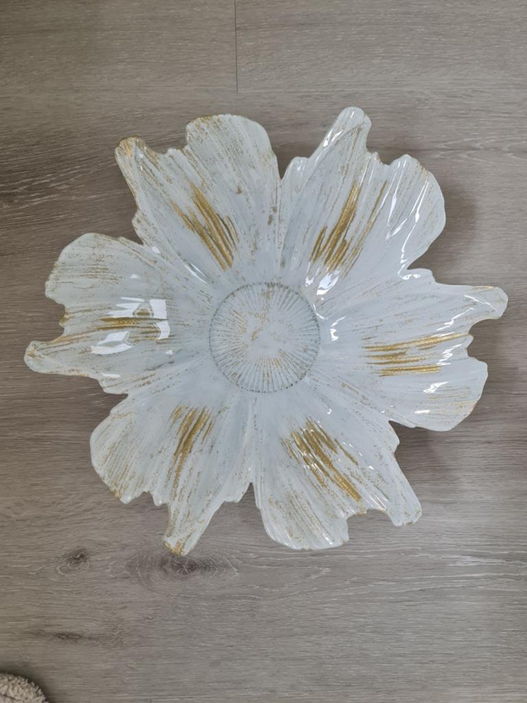 Decoratieve murano schaal in bloemvorm, wit met goud, Huis en Inrichting, Woonaccessoires | Schalen en Manden, Porselein of Keramiek