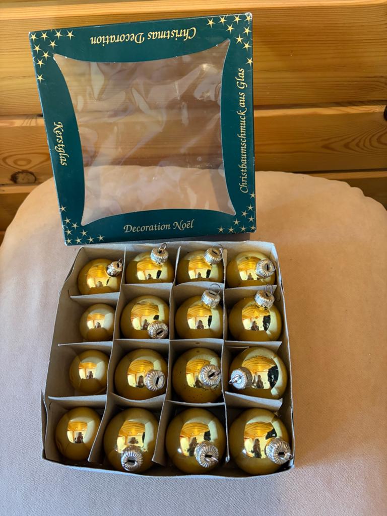 16 goudkleurige glas kerstballen, Ophalen of Verzenden, Zo goed als nieuw