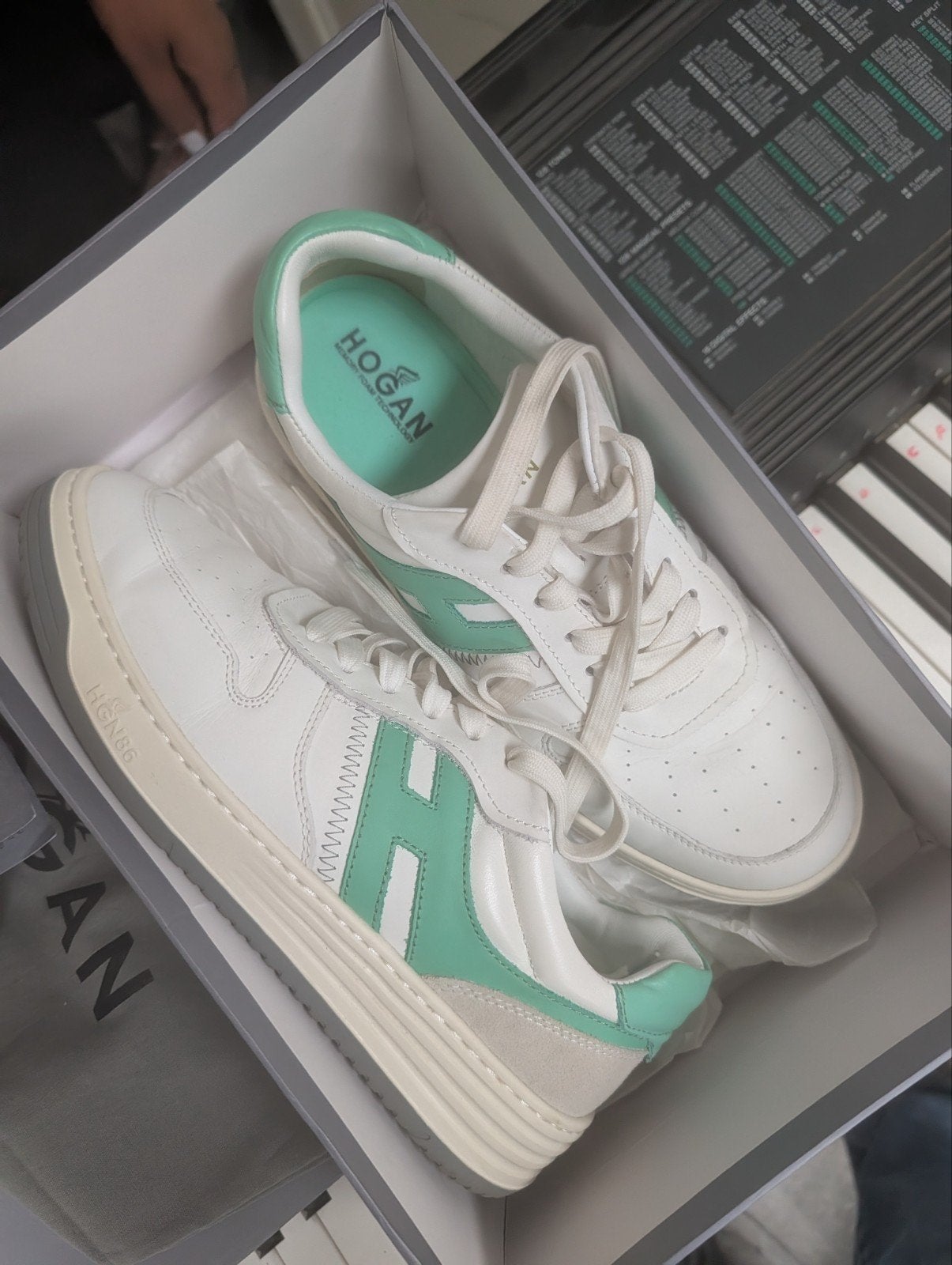 Hogan H630 maat 44, Wit, Ophalen of Verzenden, Sneakers of Gympen, Zo goed als nieuw