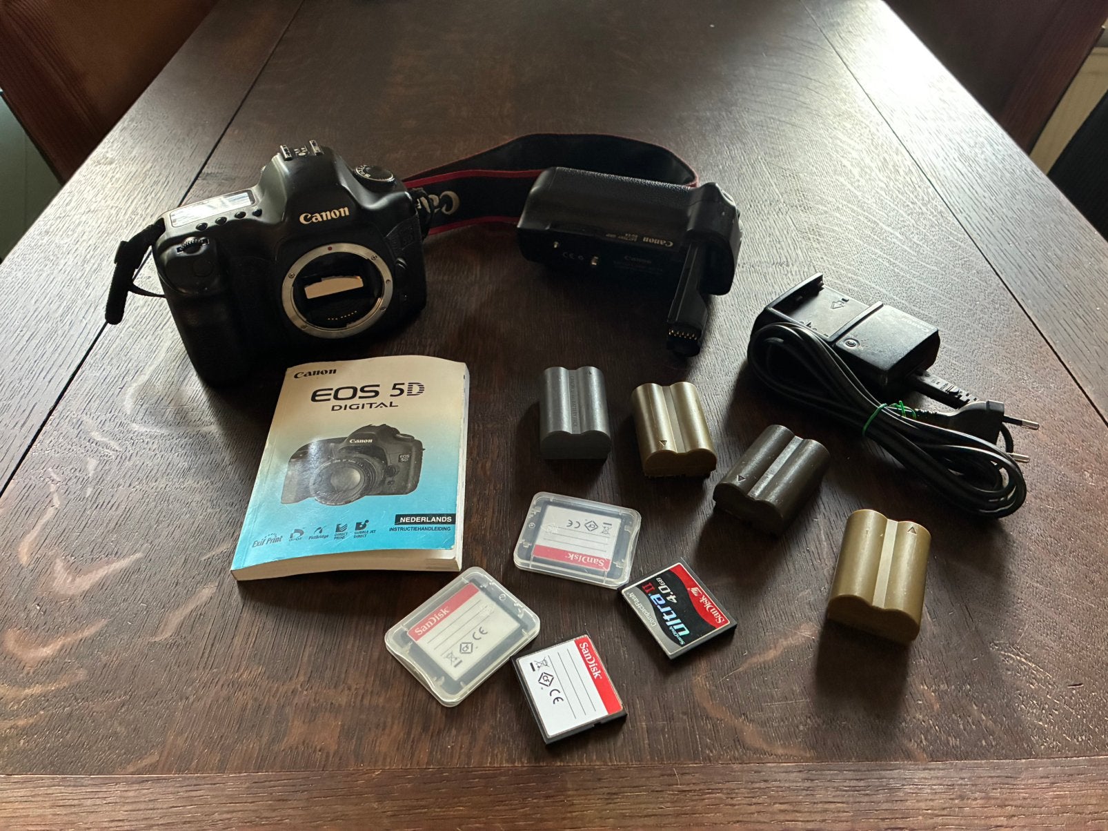 Canon 5D met battery grip, 4 batterijen en 4 CF kaarten, Ophalen, Gebruikt, Oplader, Spiegelreflex