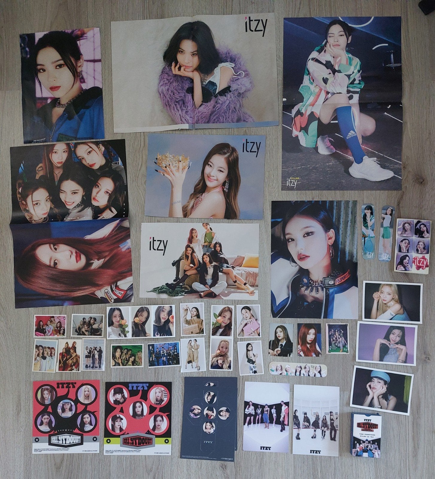 Itzy Kpop posters and Pc., Verzamelen, Muziek, Artiesten en Beroemdheden, Zo goed als nieuw, Foto of Kaart, Ophalen of Verzenden