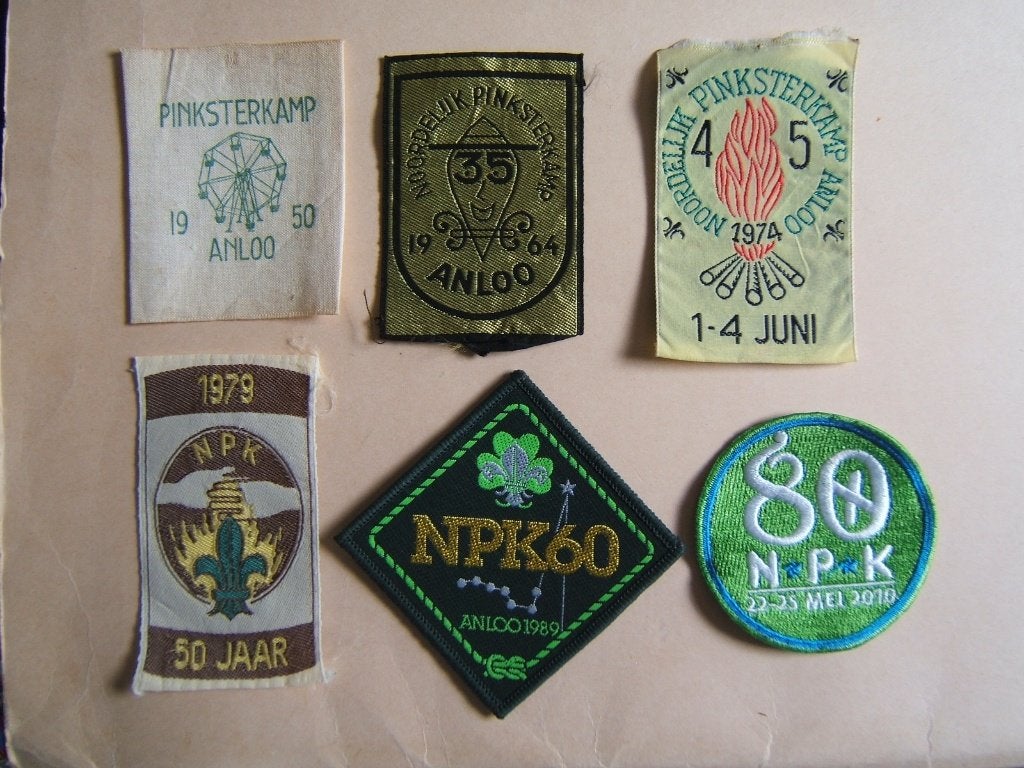 scouting Noordelijk Pinksterkamp 1950 -64 - 74 - 79 - 89 -10, Verzamelen, Scouting, Ophalen of Verzenden, Gebruikt, Embleem, Speld of Insigne