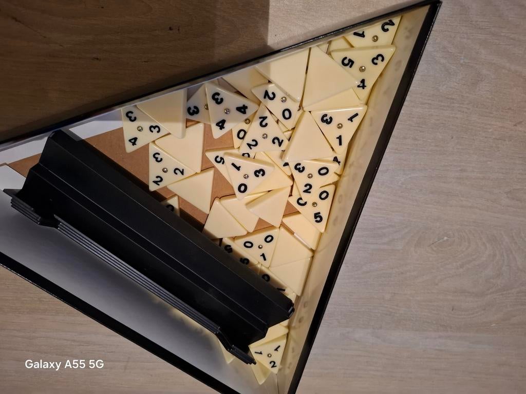 Triominos De Luxe - Compleet Gezelschapsspel, Postbus 200, 8050 AE Hattem, Nederland, Ophalen of Verzenden, Zo goed als nieuw