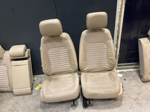 Interieur beige leder/alcantara Passat Variant (365) 2011, Auto-onderdelen, Gebruikt, Volkswagen, Volkswagen AG, Kundenbetreuung@volkswagen.de