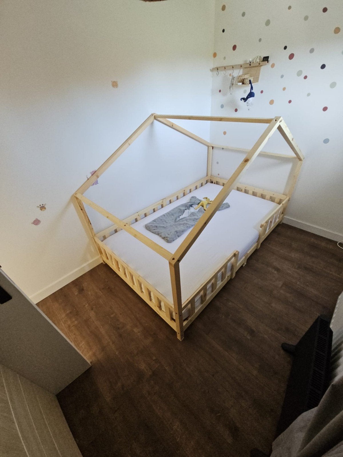 Kinderbed Treviolo + Mline Wave Smart matras (120*200), Ophalen, Eenpersoons, Bruin, Zo goed als nieuw