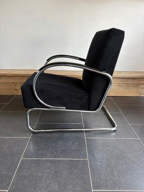 2 Gispen 407 fauteuils, chroom, nieuwe zwarte ribstof, Huis en Inrichting, Fauteuils, Design, 75 tot 100 cm, Zo goed als nieuw