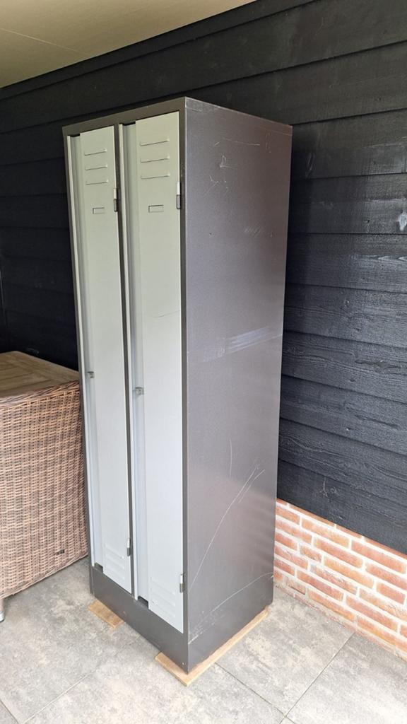 Industriële lockerkast locker vintage, Doe-het-zelf en Verbouw, Werkbanken, Ophalen