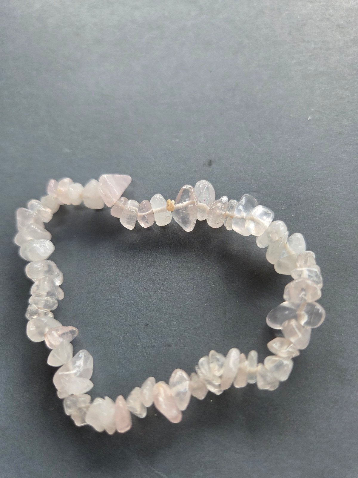 oude rozenkwarts rekbare armband, Verzenden, Gebruikt, Roze, Overige materialen
