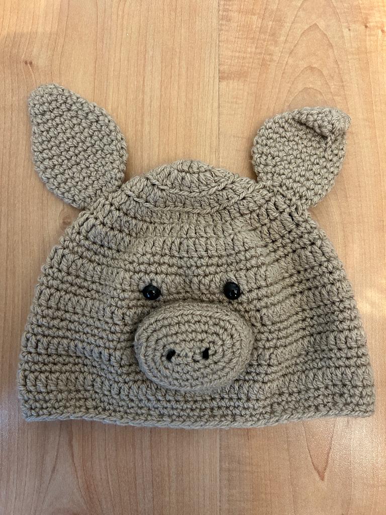Muts knor /varkentje gehaakt, Kinderen en Baby's, Carnavalskleding en Verkleedspullen, Verzenden, Gebruikt, 122 t/m 128, Jongen of Meisje