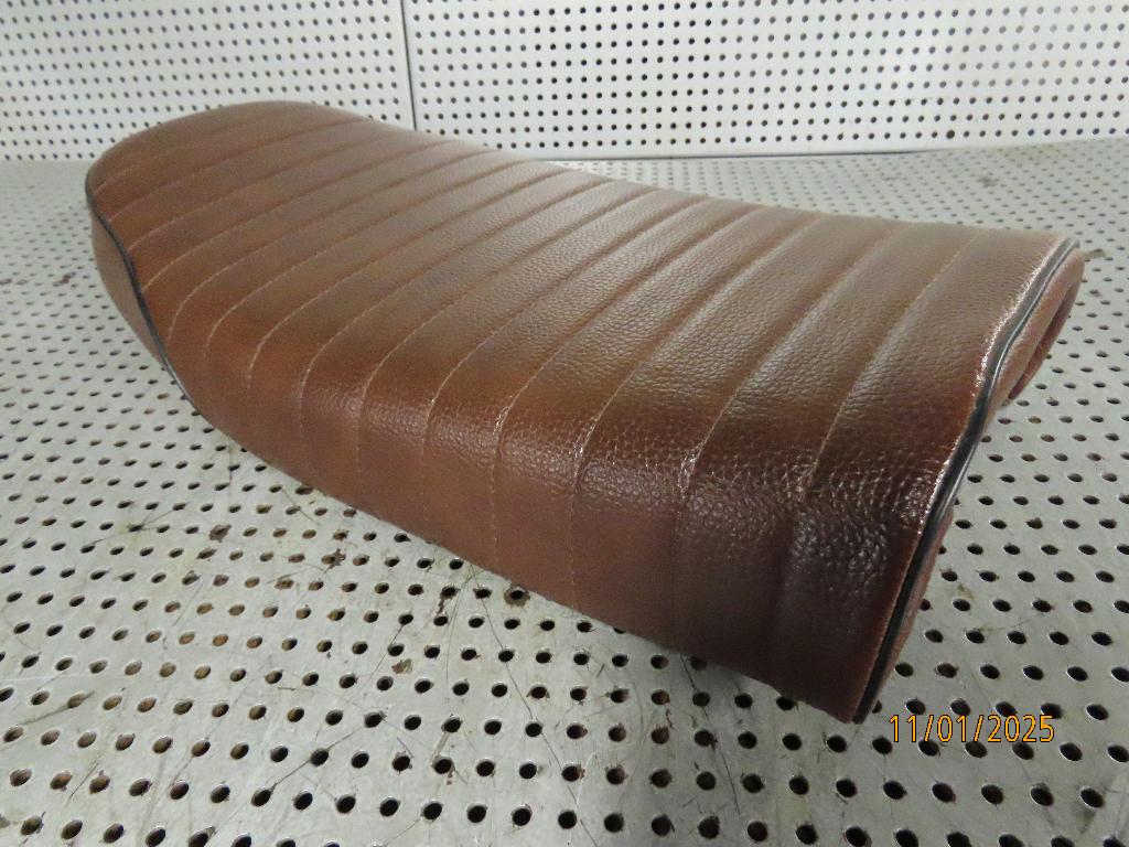 Caféracer zit / seat Z.G.A.N. / sier stitch / Buddyseat, MCU, Ophalen of Verzenden, Zo goed als nieuw