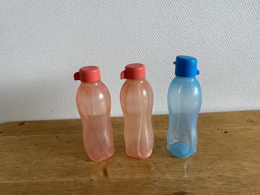 3 Tupperware Flesjes(500 ml,2 met schroefdop,1 met sportdop), Huis en Inrichting, Keuken | Tupperware, Ophalen of Verzenden, Gebruikt