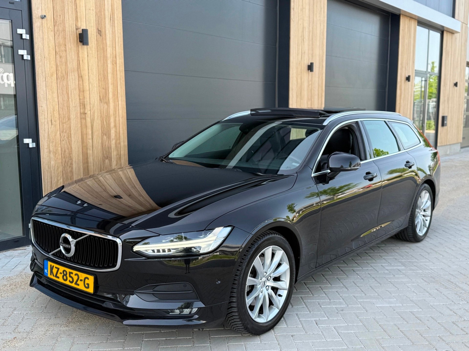 Volvo V90 2.0 D4 190PK (bj 2017) ACC|PANO|LEER|CAMERA|EX BPM, Auto's, 1969 cc, Automatische klimaatregeling, Zwart, Diesel