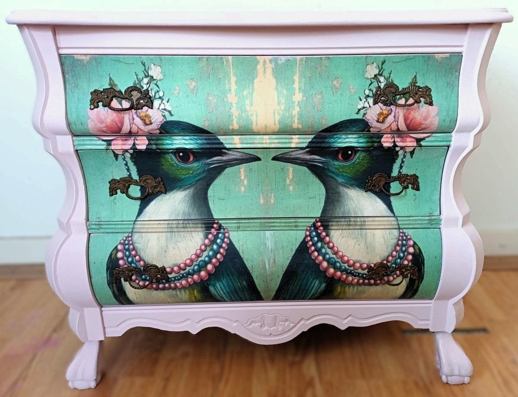Een roze ladekast, buikkastje “Birds”, eclectisch, Huis en Inrichting, Kasten | Ladekasten, Zo goed als nieuw, 3 of 4 laden, Minder dan 100 cm