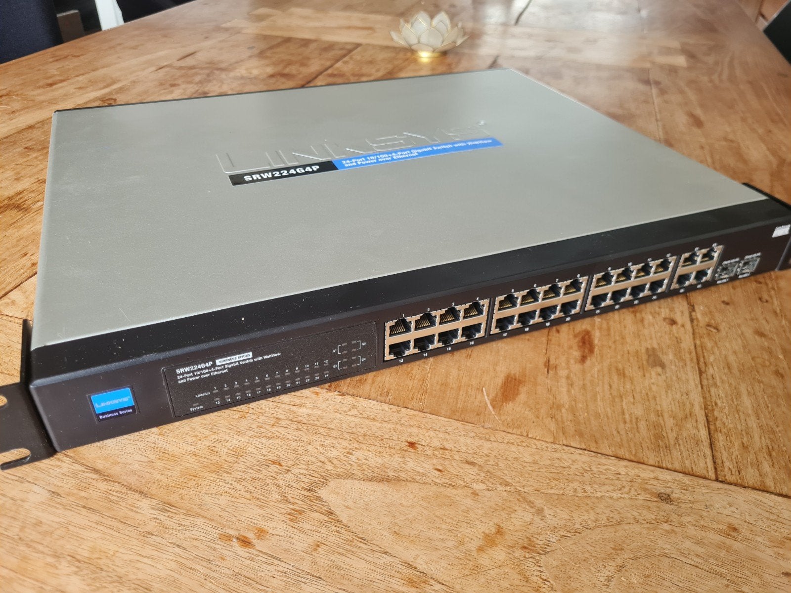 Linksys SRW224G4P 24-poorts Gigabit PoE Switch, Computers en Software, Netwerk switches, Ophalen of Verzenden