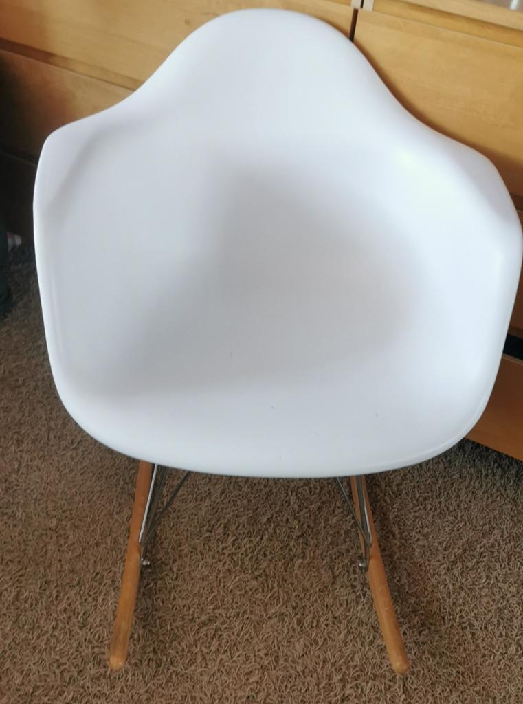 Witte schommelstoel, Eames stijl, Hout, Wit, Ophalen of Verzenden, Zo goed als nieuw