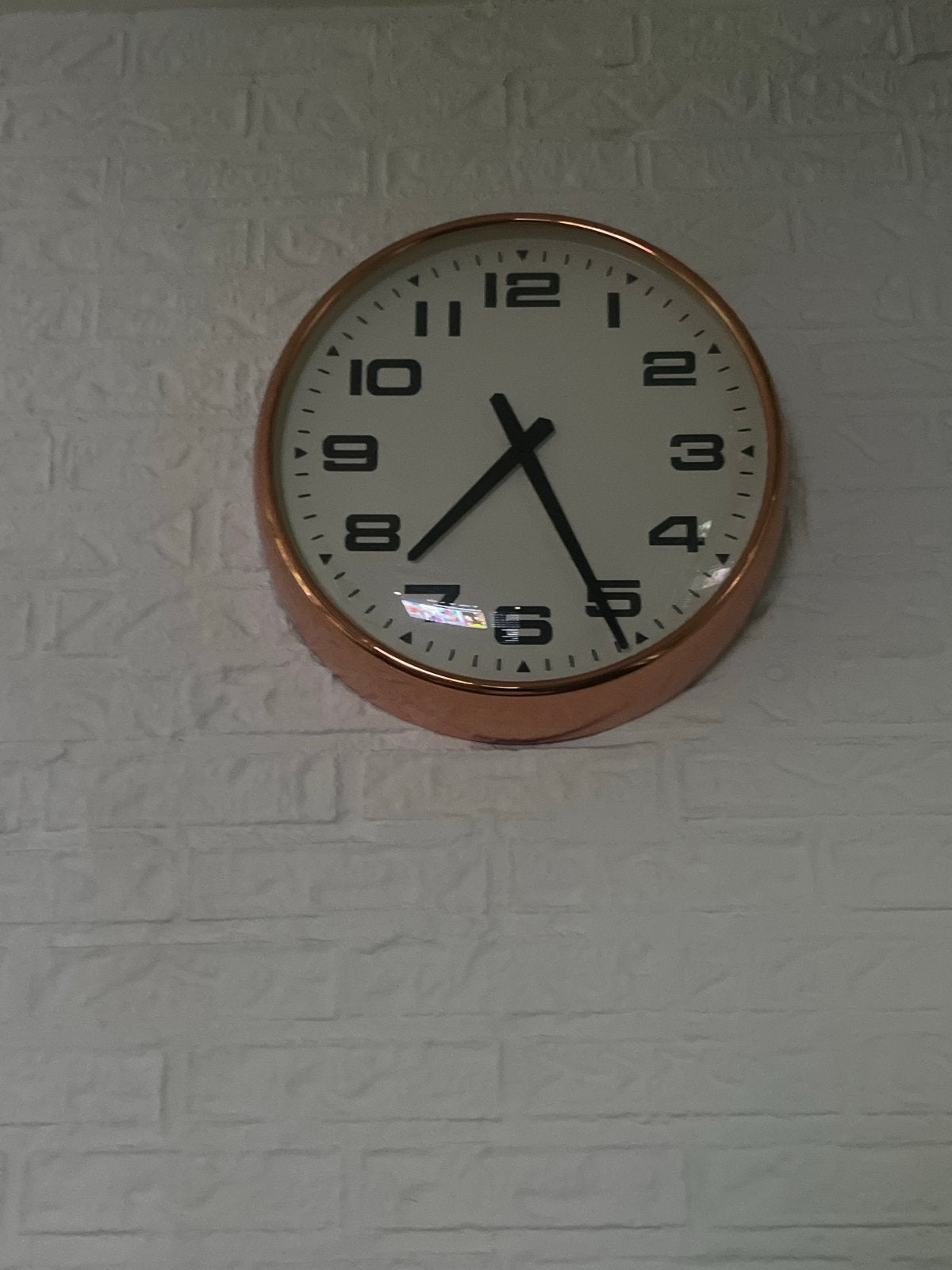 Moderne wandklok koperkleurig - Analoog, Analoog, Ophalen of Verzenden, Modern, Wandklok