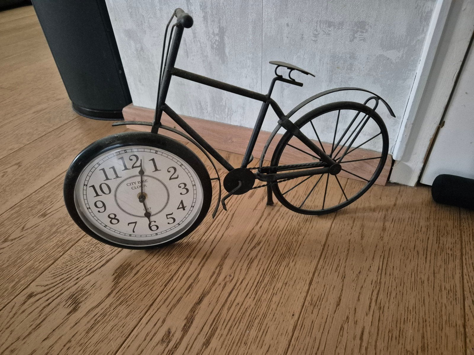 Tafelklok in de vorm van een fiets - City Bike Clock, Gebruikt, Vintage, Analoog, Ophalen of Verzenden