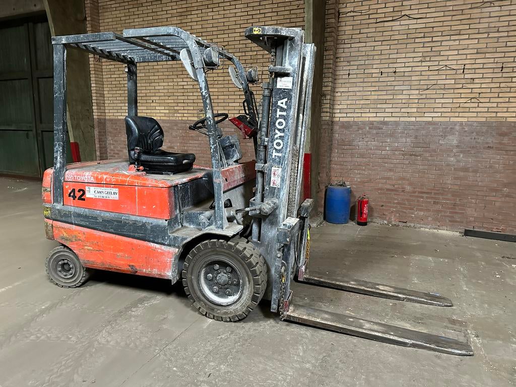 Toyota TBMF 30  3 ton heftruck met weeglepels €4900,00, Zakelijke goederen, Machines en Bouw | Heftrucks en Intern transport, Ophalen