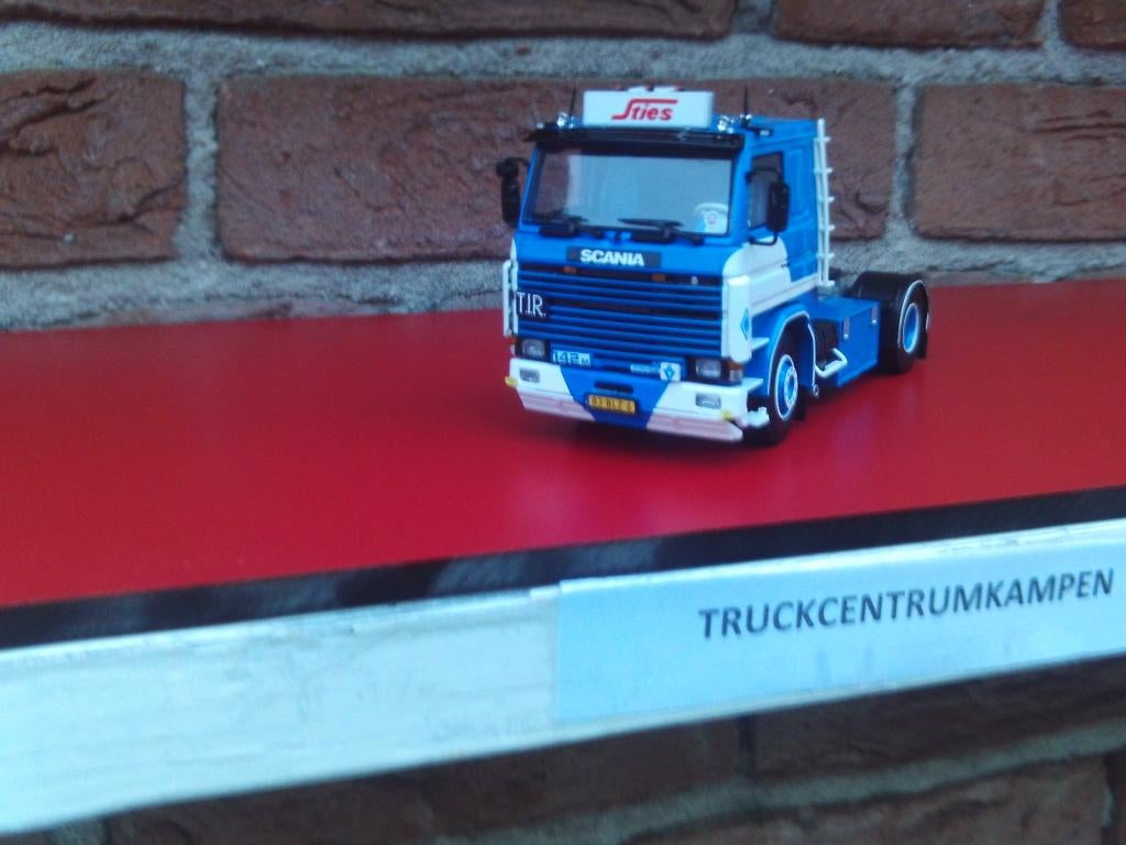 Tekno   Scania  142   4 x 2   V8   van   Sties., Hobby en Vrije tijd, Modelauto's | 1:50, Ophalen of Verzenden, Nieuw, Bus of Vrachtwagen