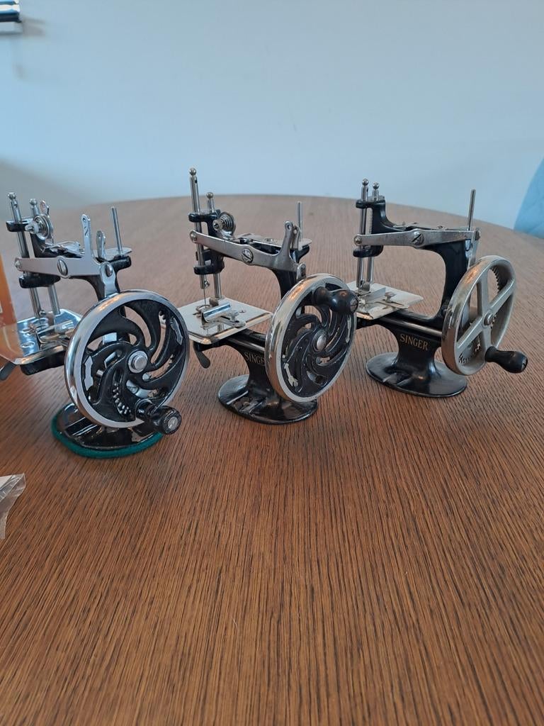 3 generaties van de kindernaaimachine Singer 20, Antiek en Kunst, Antiek | Naaimachines, Ophalen of Verzenden