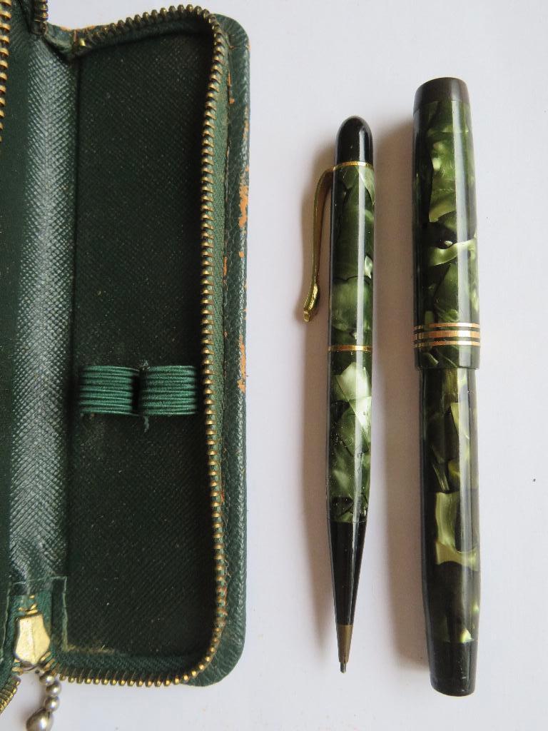 Parker Duofold groene vulpen (18 kt) + Nefa vulpotlood, Verzamelen, Pennenverzamelingen, Ophalen of Verzenden, Gebruikt, Vulpen