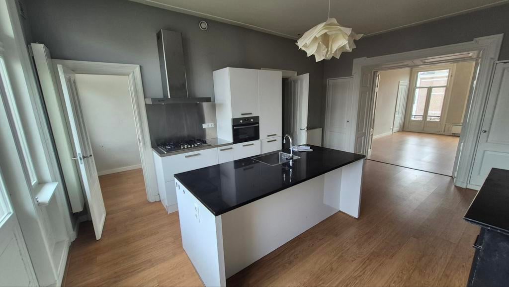 Bestaande Keuken met Kookeiland, met spoed op te halen, Gebruikt, Wit, Graniet of Steen, Enkelwandige keuken