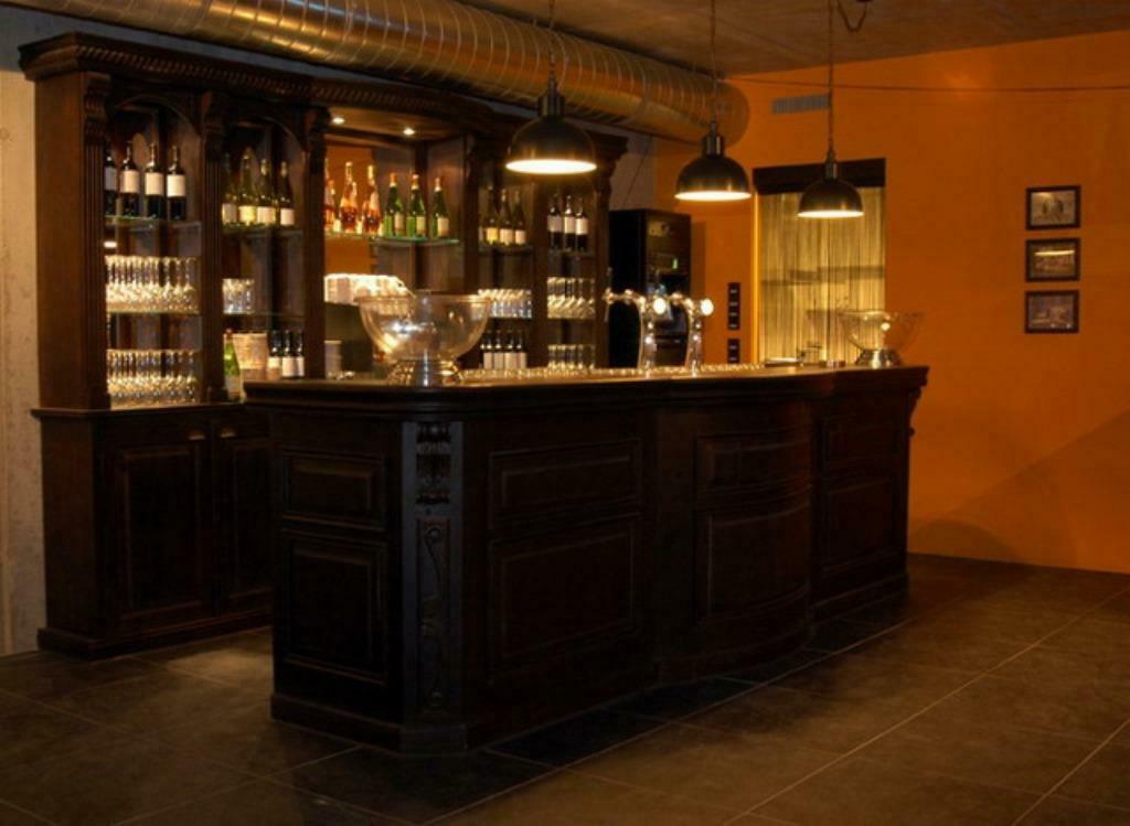 Queen Bar. Huisbar. Man cave en Lambrisering, Huis en Inrichting, Ophalen, Nieuw