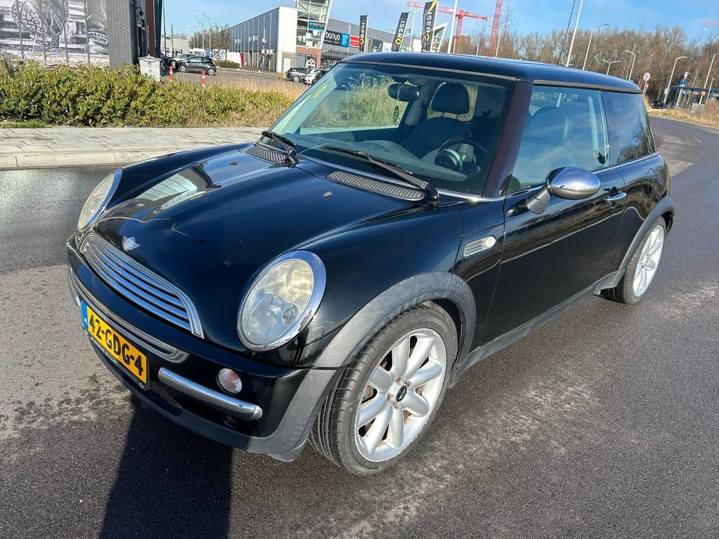 Mini 1.6 16V Cooper 2003 Zwart, Auto's, Mini, Voorwielaandrijving, 15 km/l, 4 cilinders, 4 stoelen