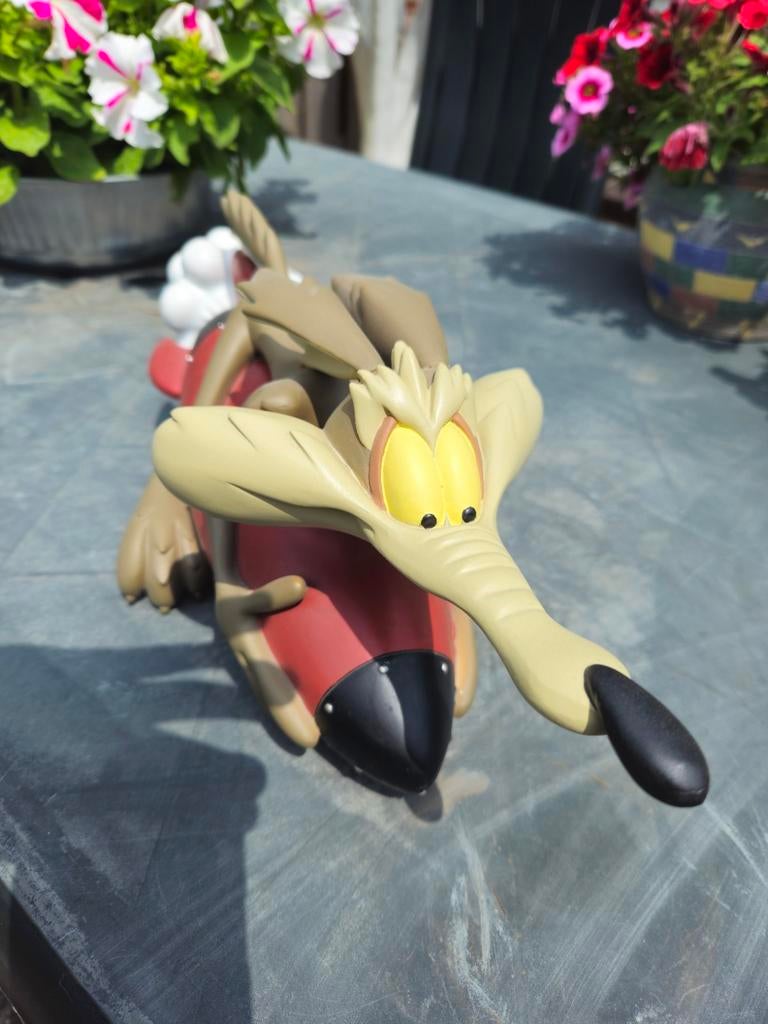 Wile E Coyote beeld Warner Bros, Ophalen of Verzenden, Winnie de Poeh of vrienden, Zo goed als nieuw, Beeldje of Figuurtje