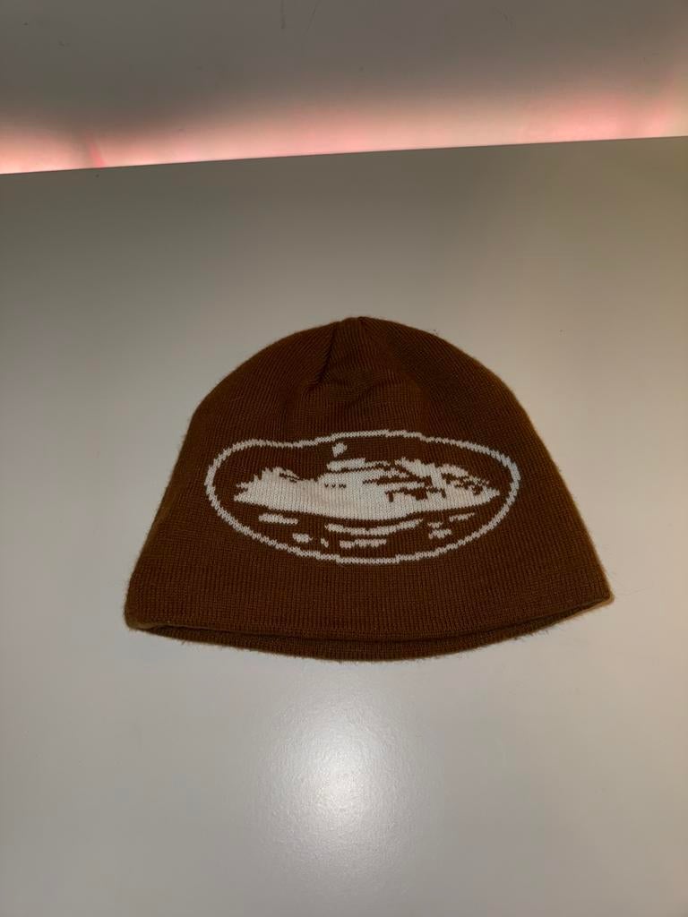 Corteiz (CRTZ) Oval Logo Knit Beanie – bruin, Ophalen of Verzenden, Zo goed als nieuw