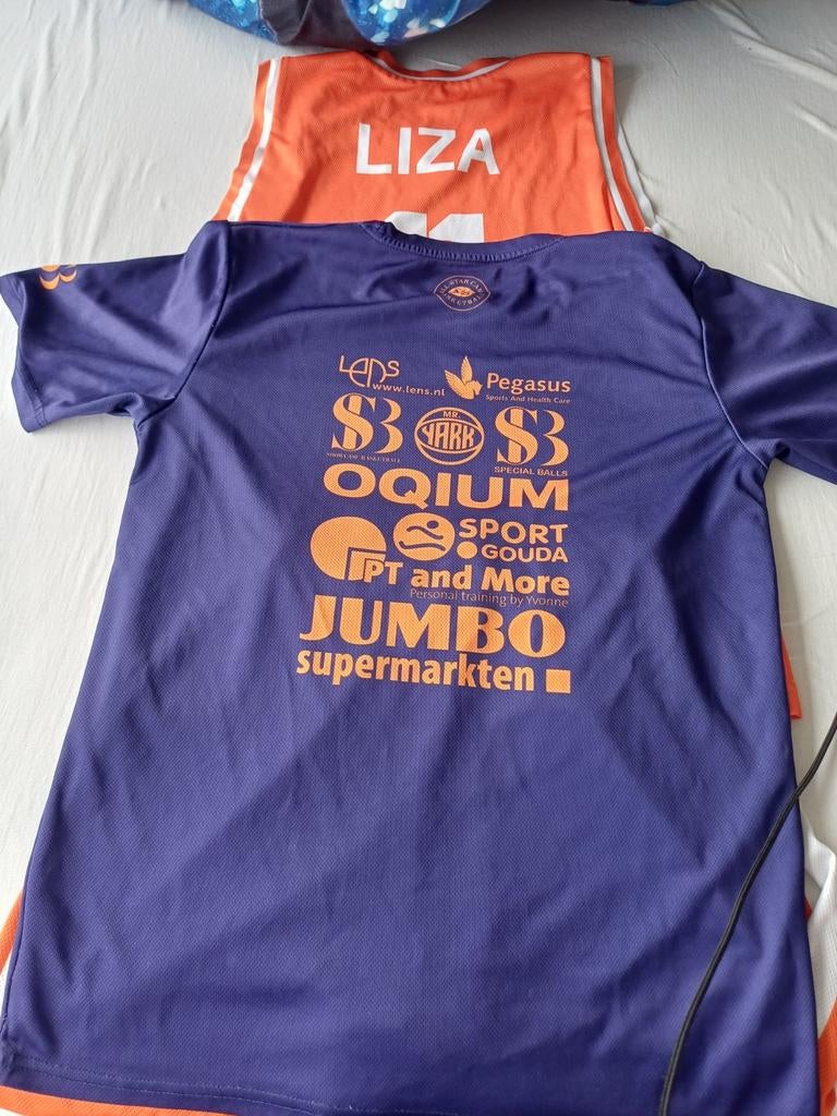 Basketbal tenue reversible wit/oranje + inloopshirt, Sport en Fitness, Basketbal, Ophalen, Zo goed als nieuw, Kleding