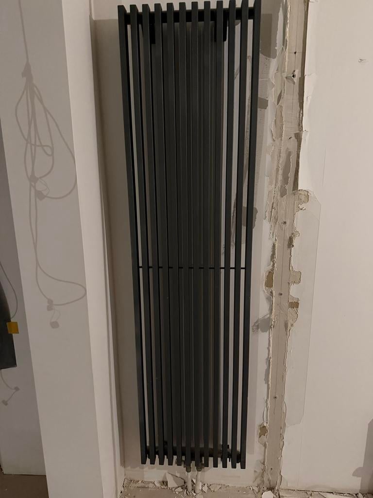 Thermic design radiator mat zwart, Doe-het-zelf en Verbouw, Verwarming en Radiatoren, Ophalen, Radiator, Minder dan 60 cm, Zo goed als nieuw