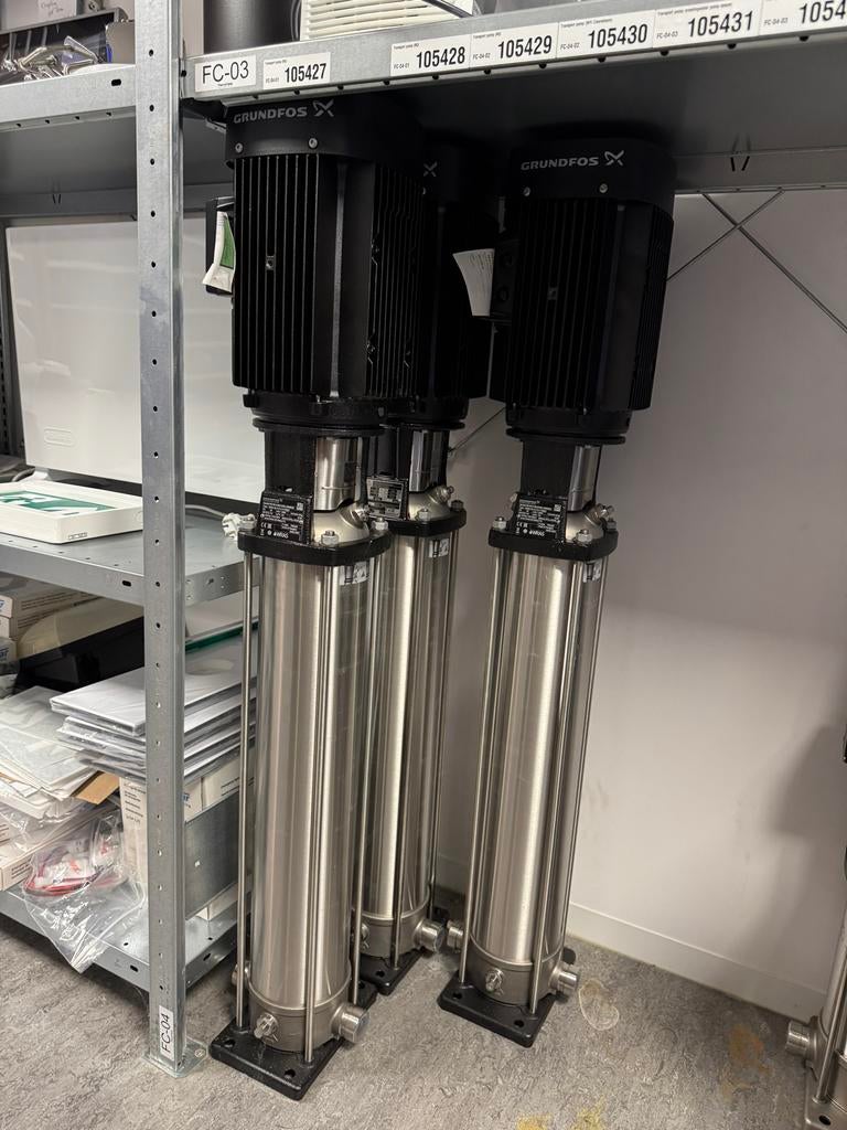 3 Nieuwe Grundfos Pompen MG100lc2-28ft130-h3, Doe-het-zelf en Verbouw, Motoren, Ophalen, Nieuw, Elektromotor