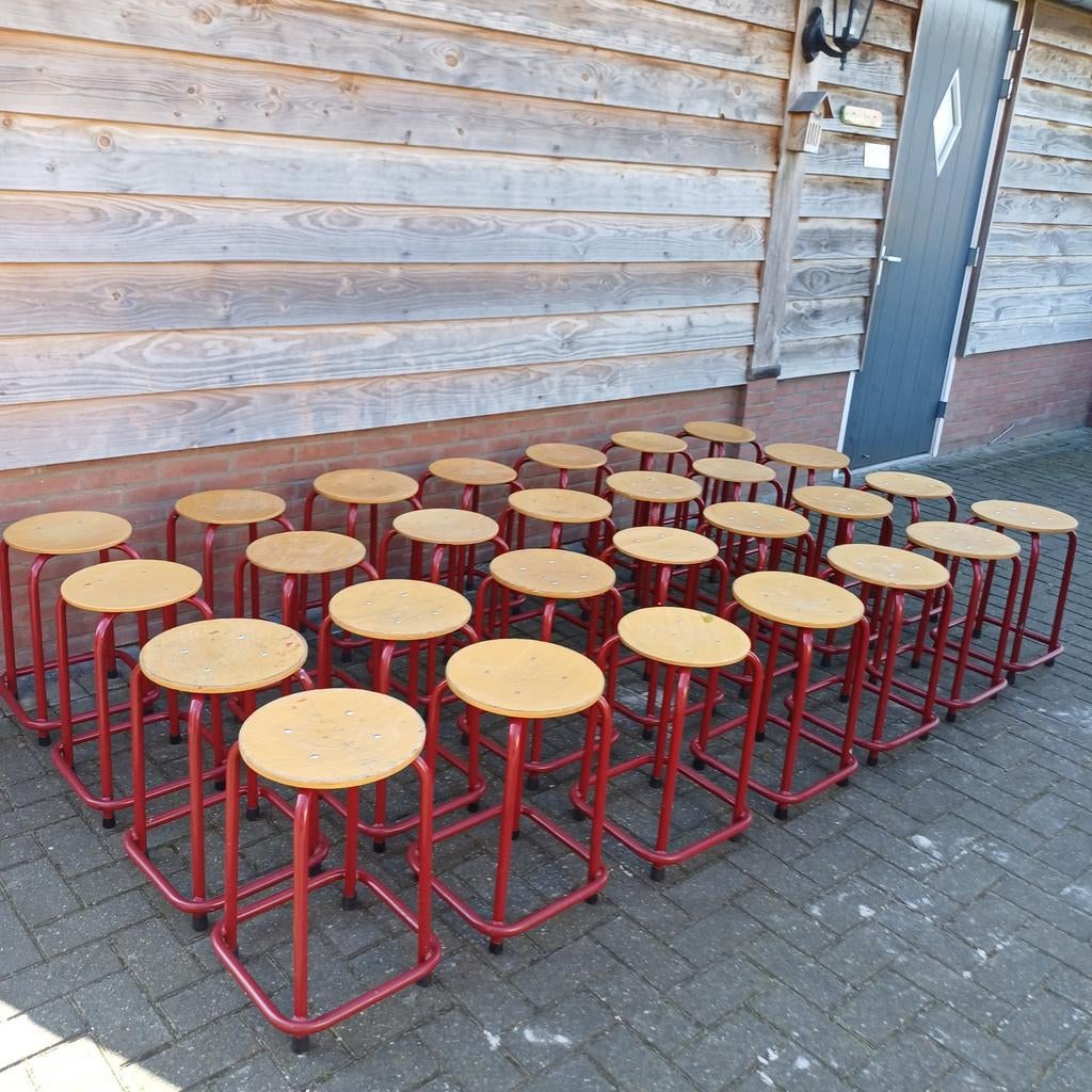 18 x vintage school atelier werkplaats partij krukken, Ophalen, Gebruikt