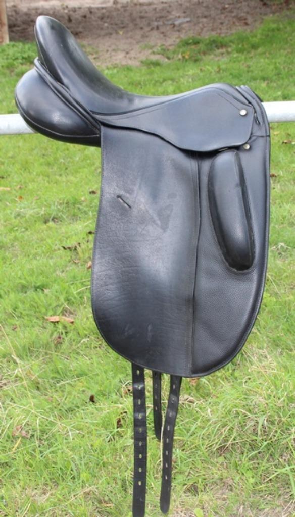 Dressuurzadel merk Daaleman 18 inch, Dieren en Toebehoren, Paarden en Pony's | Zadels, Ophalen of Verzenden, Zo goed als nieuw