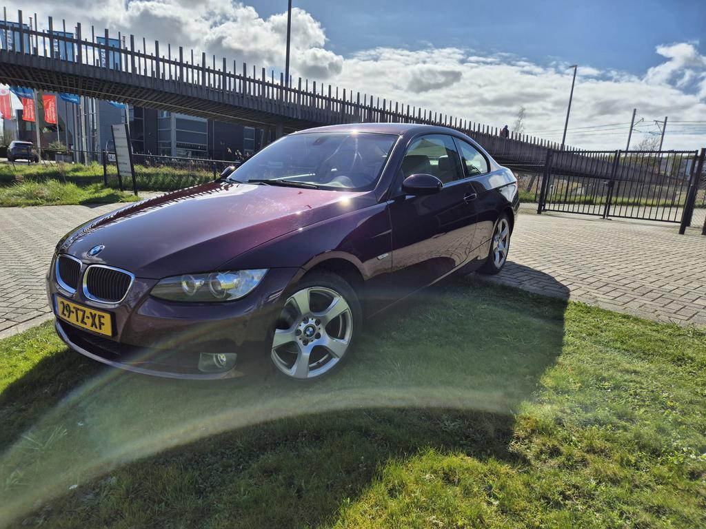 BMW 3-Serie 2.0 I 320 Coupe AUT 2007 Rood, Automaat, Achterwielaandrijving, 4 cilinders, 4 stoelen