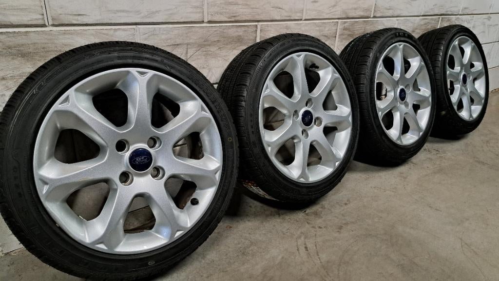 Lichtmetalen velgen Fiesta B-max 195/45/16 Nieuwe banden!, Auto-onderdelen, Banden en Velgen, 16 inch, Banden en Velgen, Nieuw