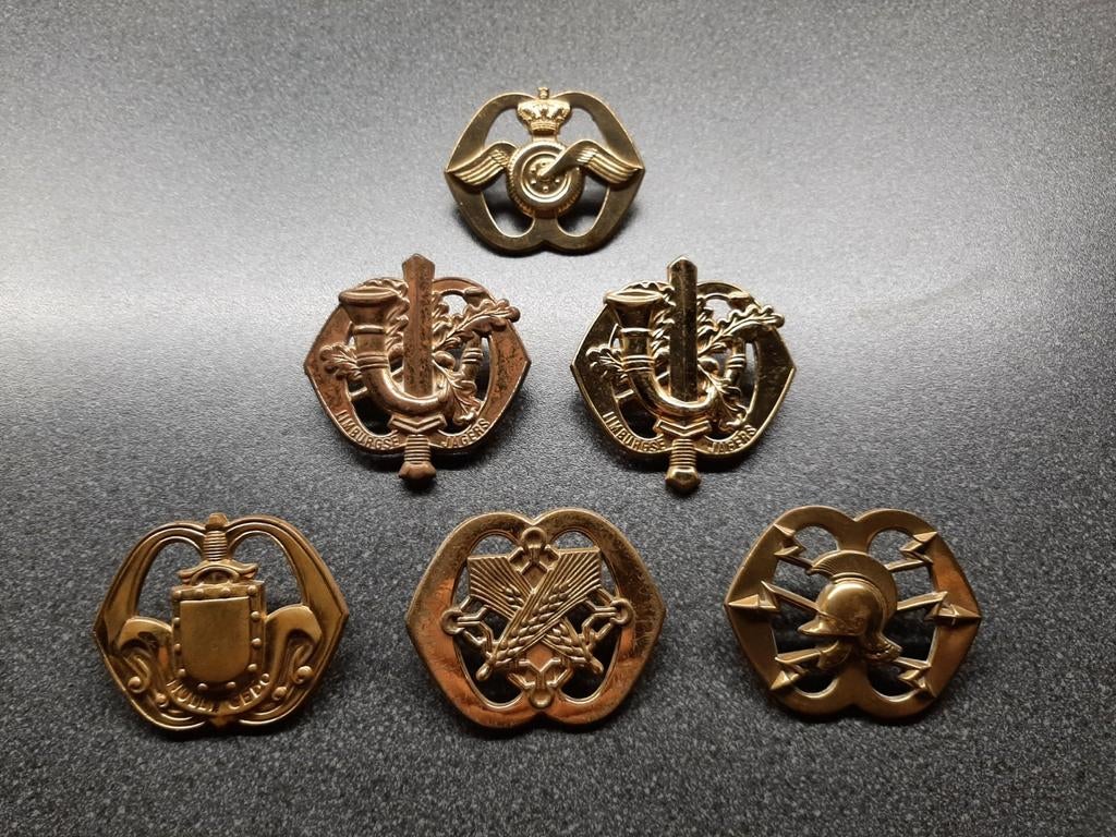 Baretemblemen  KL /  NEDERLAND, Verzamelen, Ophalen of Verzenden, Landmacht, Nederland, Embleem of Badge