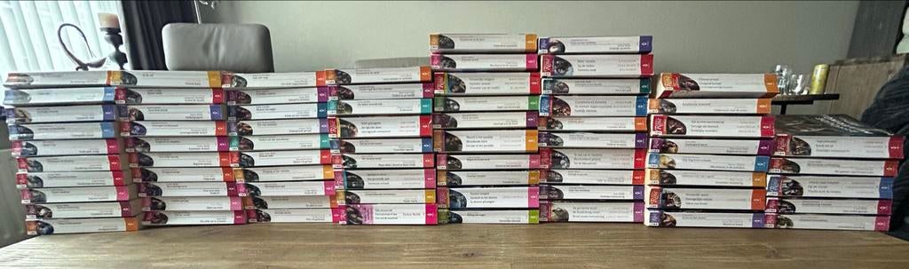 Harlequin Black Rose boeken 71 t/m 147, Boeken, Ophalen, Zo goed als nieuw, Nederland