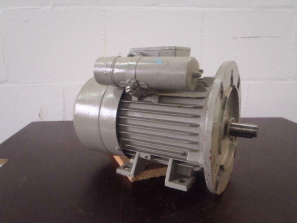 1,1 KW 2900 RPM 230 volt flens voet Siemens ONGEBRUIKT NIEUW, Ophalen of Verzenden, Zo goed als nieuw, Elektromotor