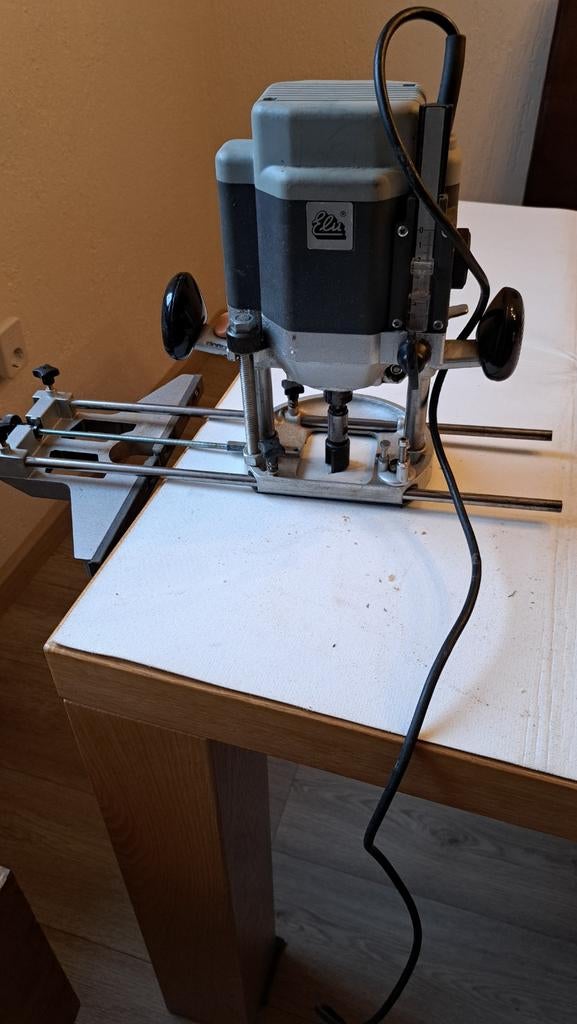 Elu freesmachine met widiafrezen in kist, Doe-het-zelf en Verbouw, Ophalen, Gebruikt, Bovenfrees, Elu