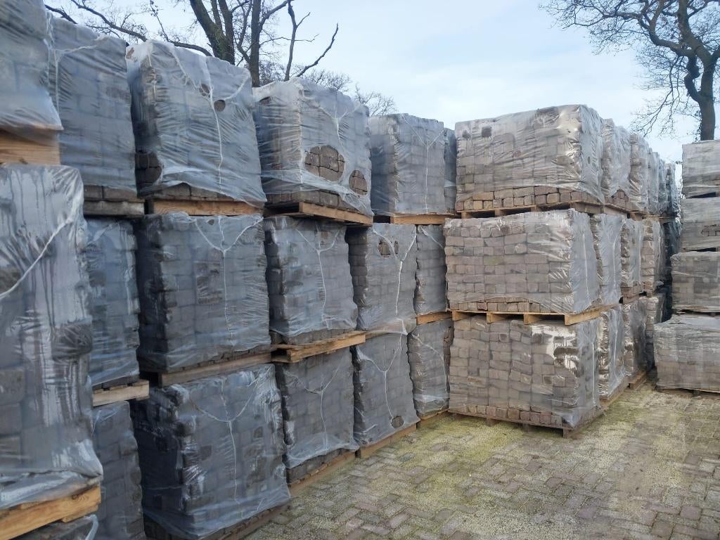 oude gebakken klinkers, keiformaat, rood paars op pallets, Tuin en Terras, Tegels en Klinkers, Gebruikt, Keramiek, Klinkers, Ophalen of Verzenden