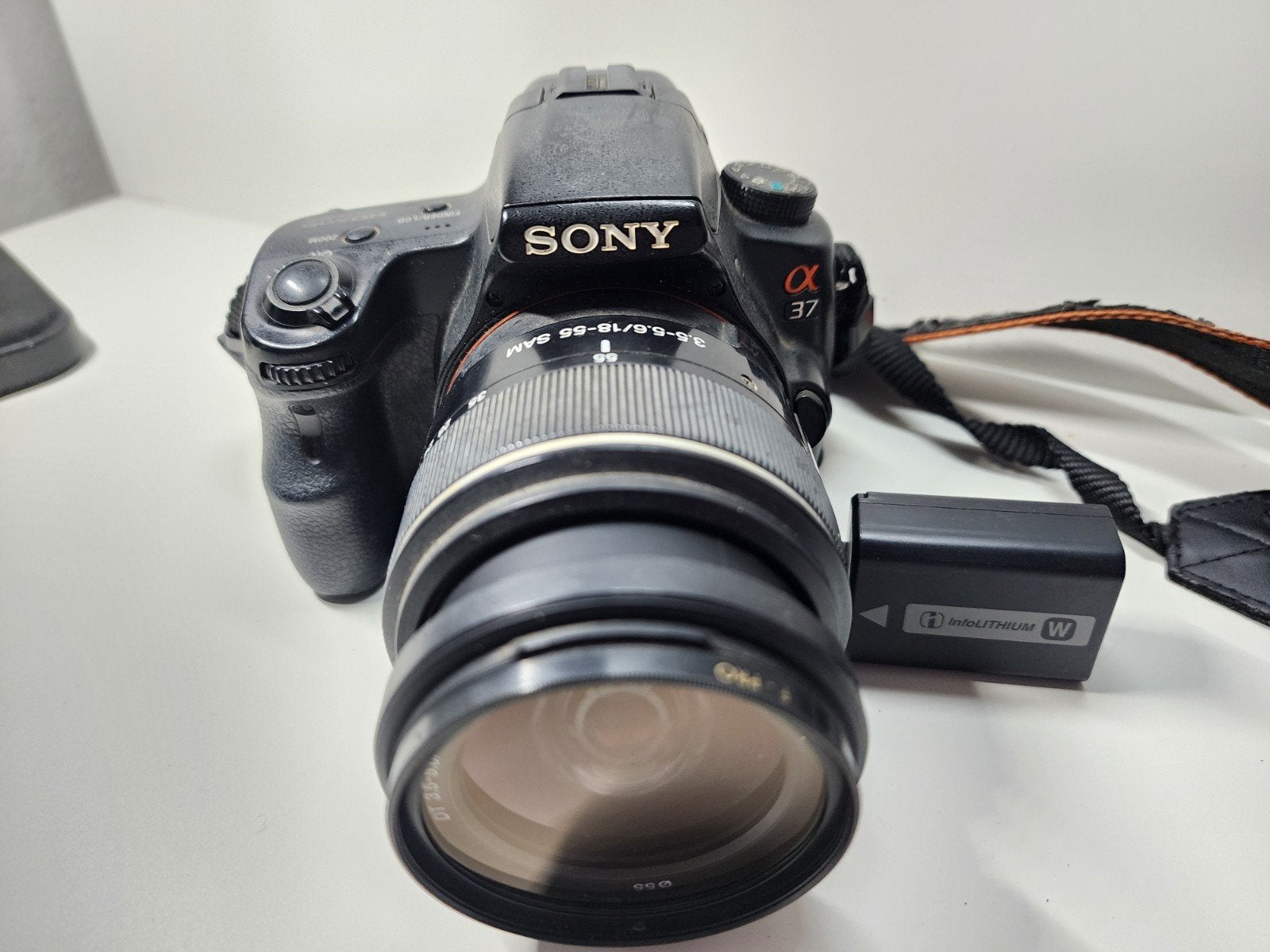 Sony Alpha A37 Spiegelreflexcamera met accu, Gebruikt, Spiegelreflex, Ophalen of Verzenden, Accu