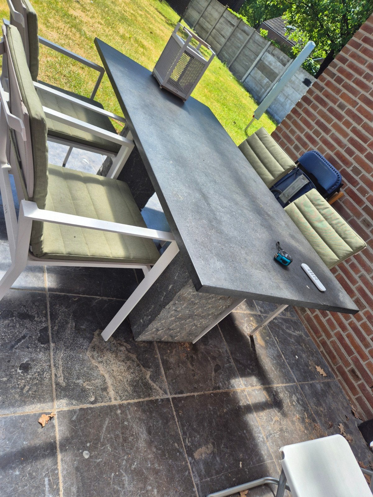 Robuuste tuintafel met natuurstenen blad en poten, Ophalen, Gebruikt, Rechthoekig, Overige materialen