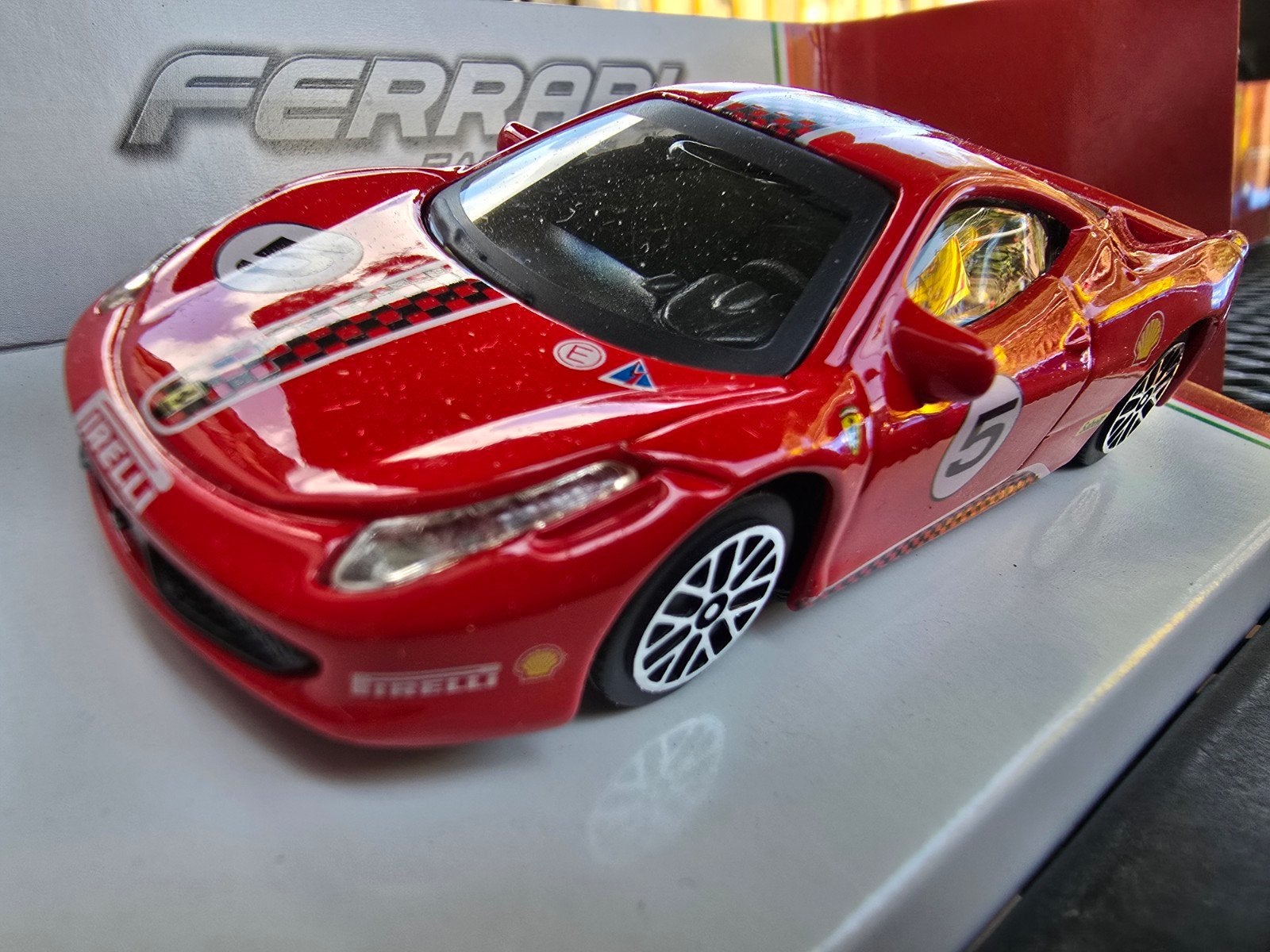 Burago Ferrari 458 Challenge Race & Play 1/43, Ophalen of Verzenden, Nieuw, Auto, Overige merken
