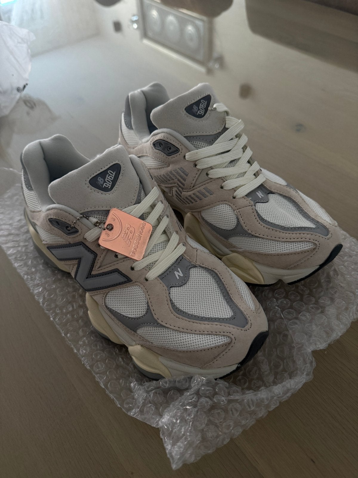 New Balance 9060 Beige/Grijs – Maat 41,5 – Nieuw, Ophalen of Verzenden, Zo goed als nieuw, Beige, Sneakers of Gympen