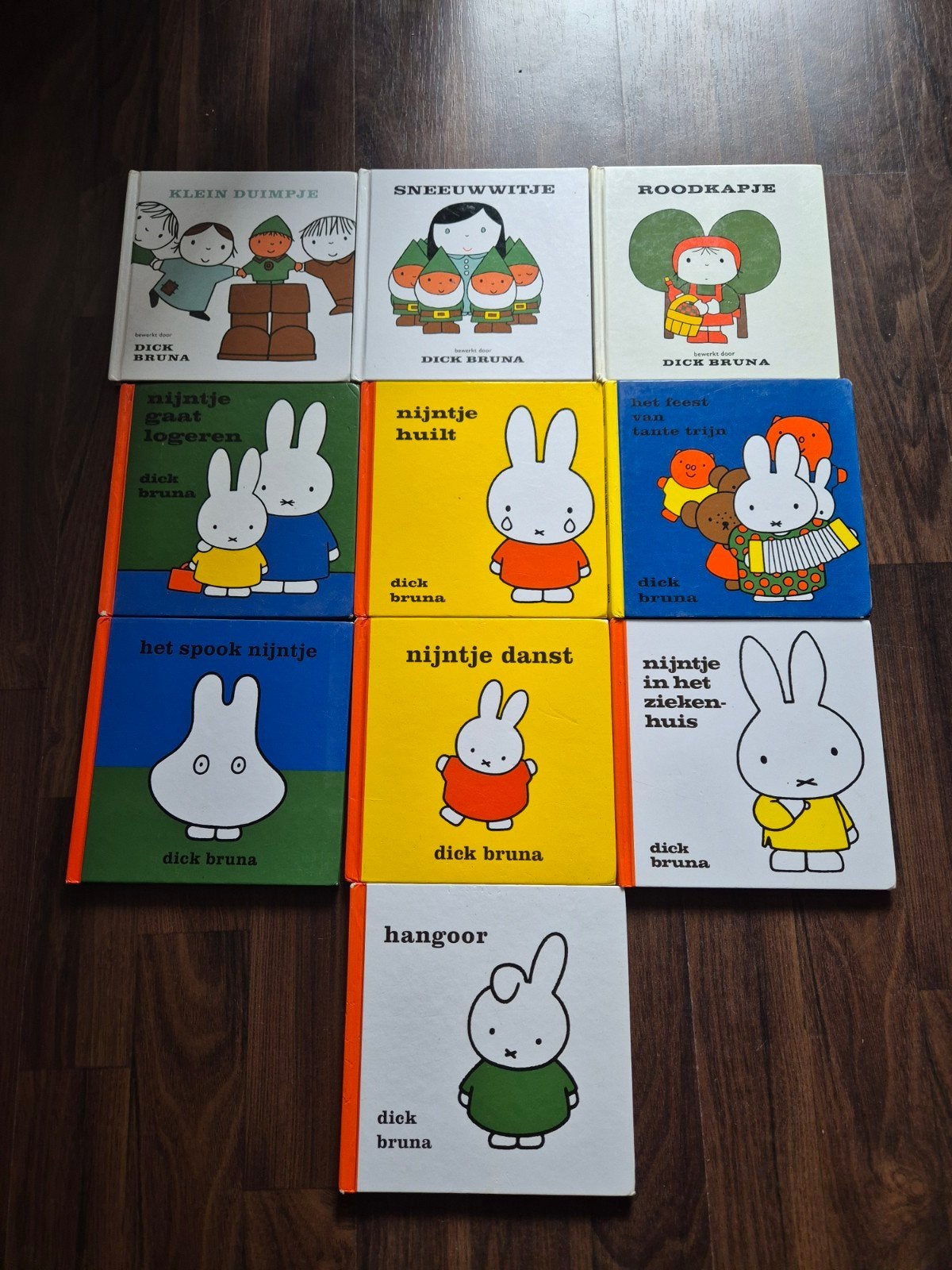 Grote collectie Dick Bruna Nijntje en Sprookjesboeken, Gelezen, Jongen of Meisje, Ophalen of Verzenden, Voorleesboek