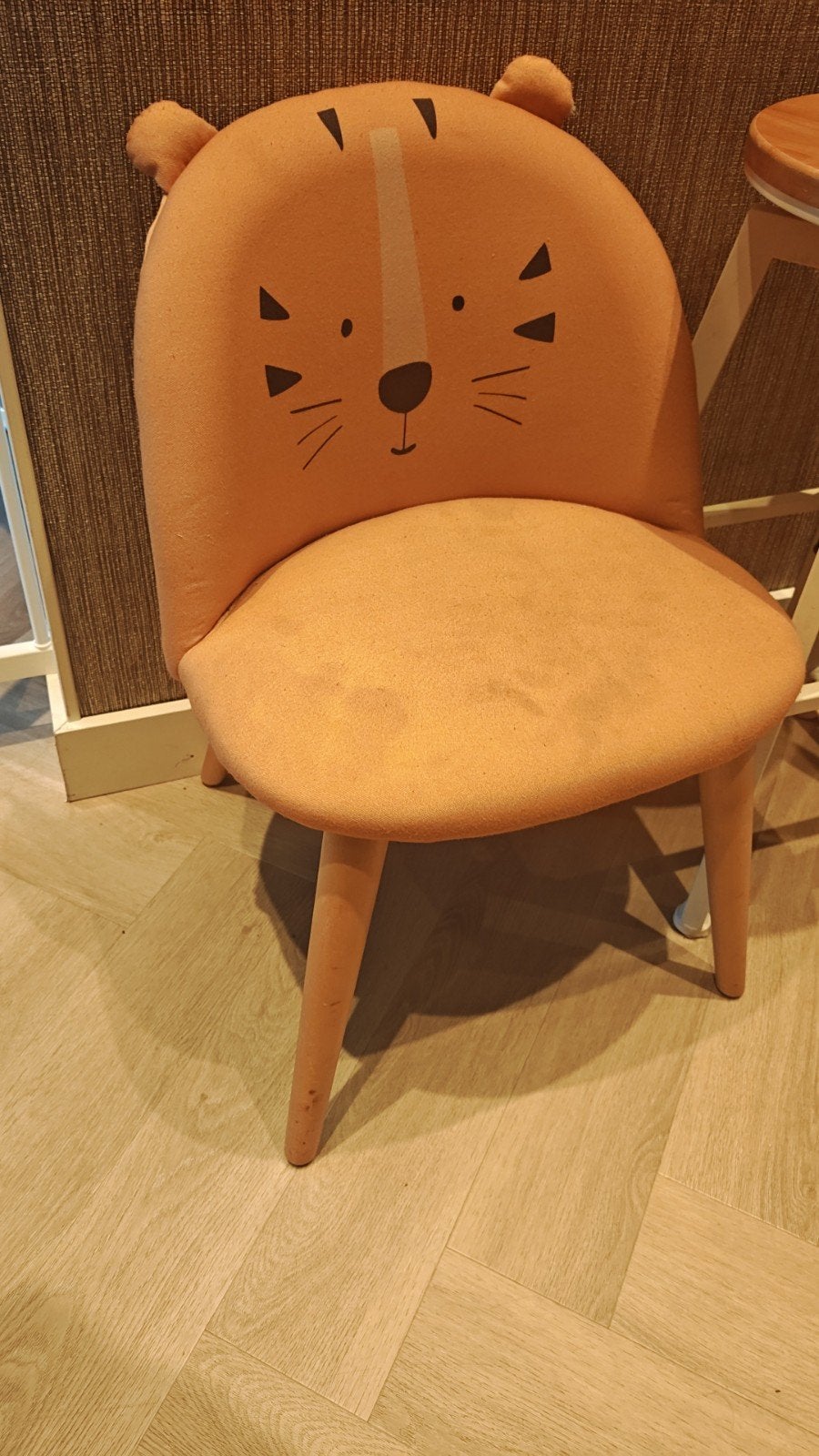 Leuke kinderstoel met tijgerprint, Ophalen