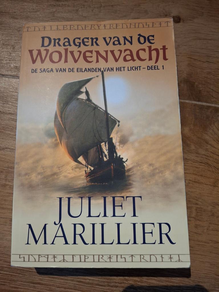 Juliet Marillier - Drager van de Wolvenvacht, Ophalen of Verzenden, Zo goed als nieuw, Juliet Marillier